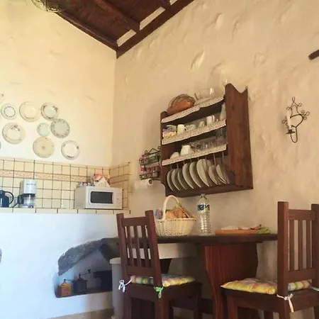 펜션 House With One Bedroom In Adeje With Wonderful Sea View Furnished Terrace And Wifi 10 Km From The Beach *